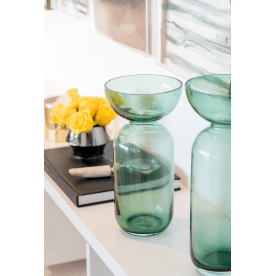 vaso-de-vidro-float-verde-casadorada-ambientada