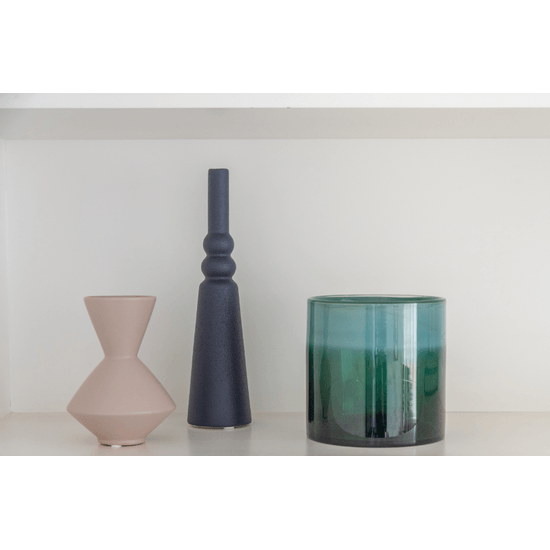 vaso-decorativo-galact-ceramica-azul-marinho-casadorada-ambientada